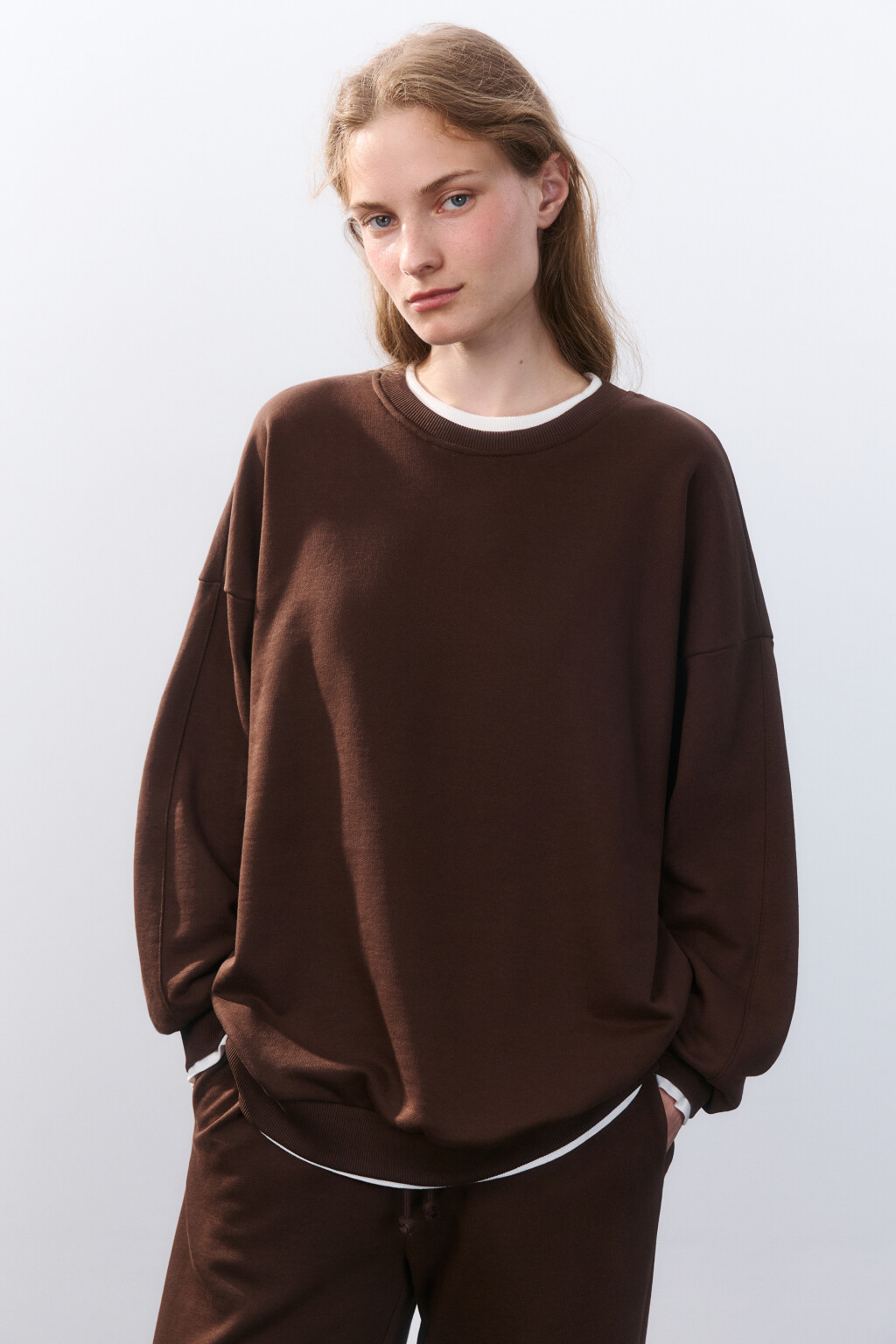 Свитшот с имитацией второго слоя - цвет коричневый - 1
