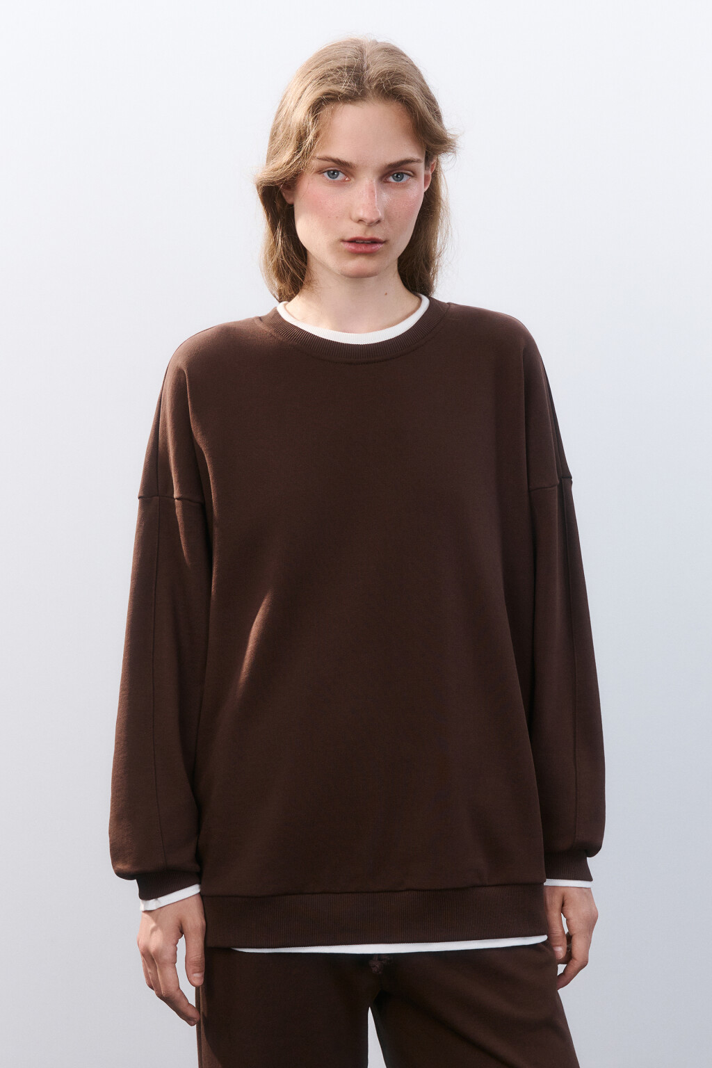 Свитшот с имитацией второго слоя - цвет коричневый - 2