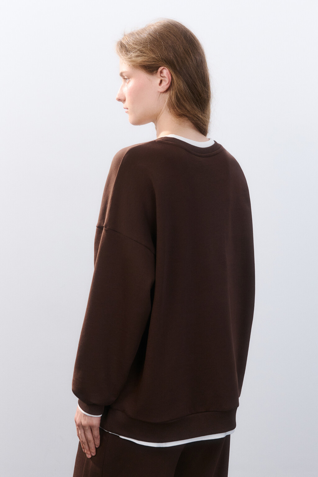 Свитшот с имитацией второго слоя - цвет коричневый - 3