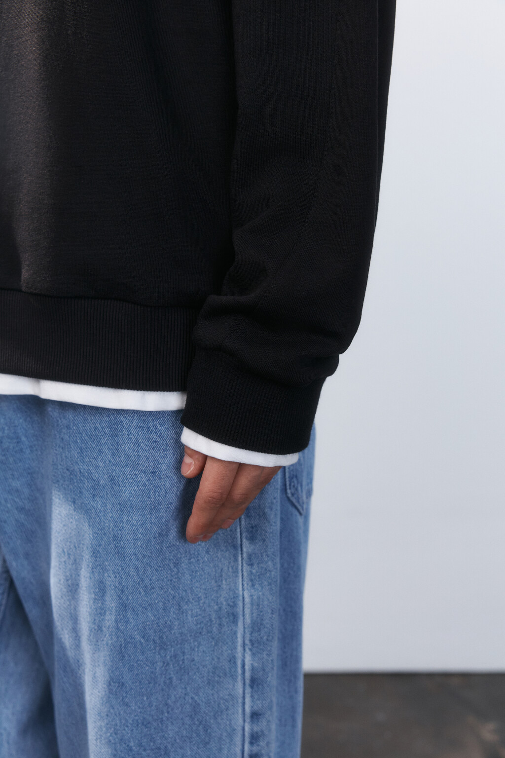 Свитшот с имитацией второго слоя - цвет черный - 6