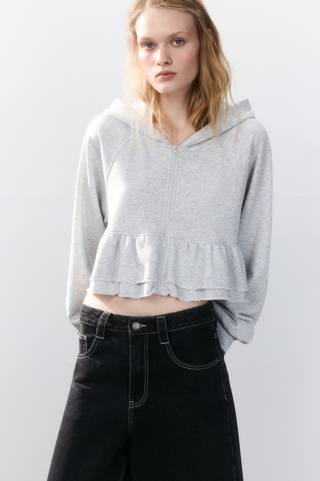 Худи-зипка укороченная с оборками - цвет серый - 1