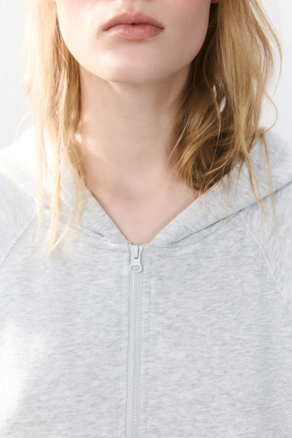 Худи-зипка укороченная с оборками - цвет серый - 5