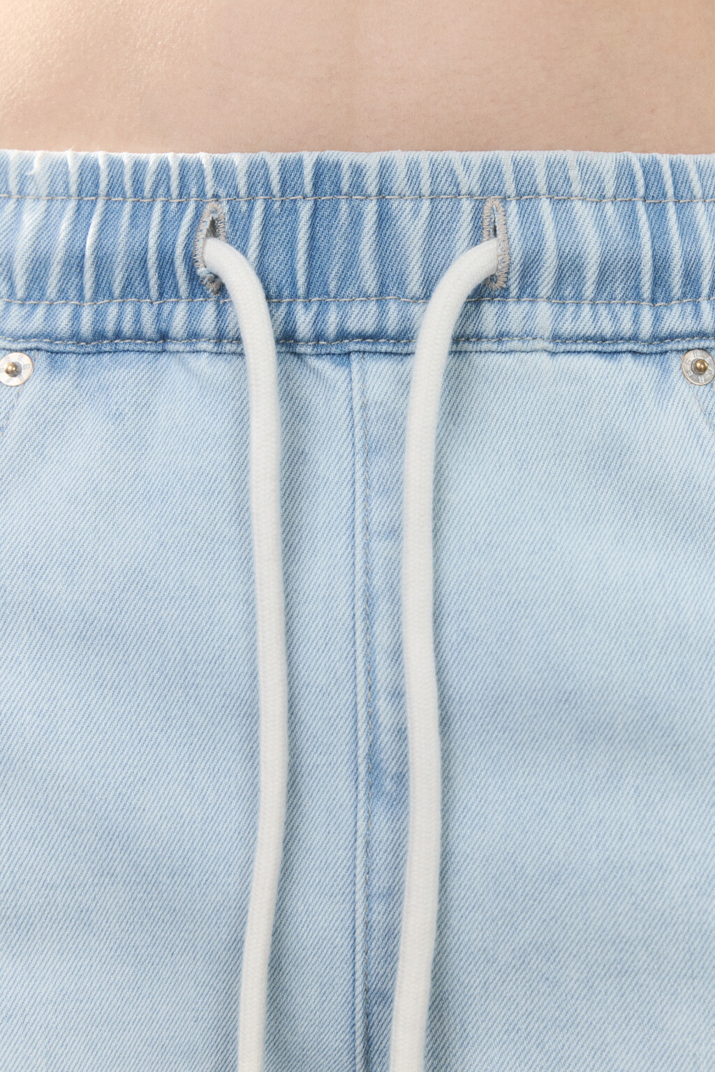 Джинсы широкие с лампасами и завязками - цвет голубой - 5