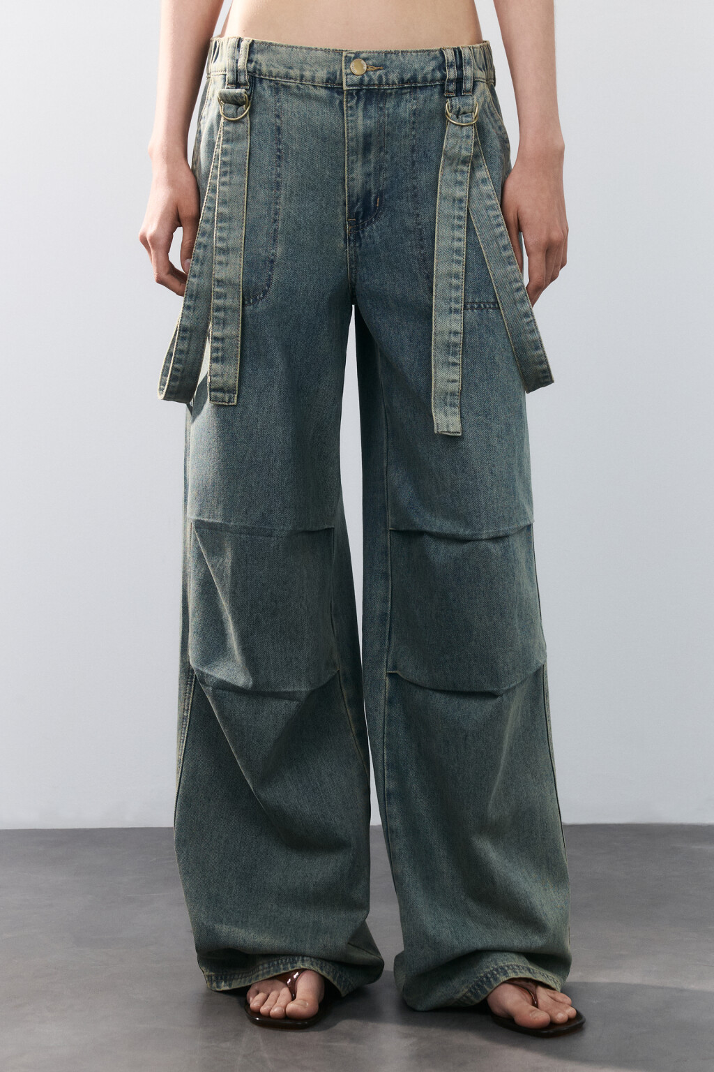 Джинсы baggy со складками и ремнями - цвет синий - 2