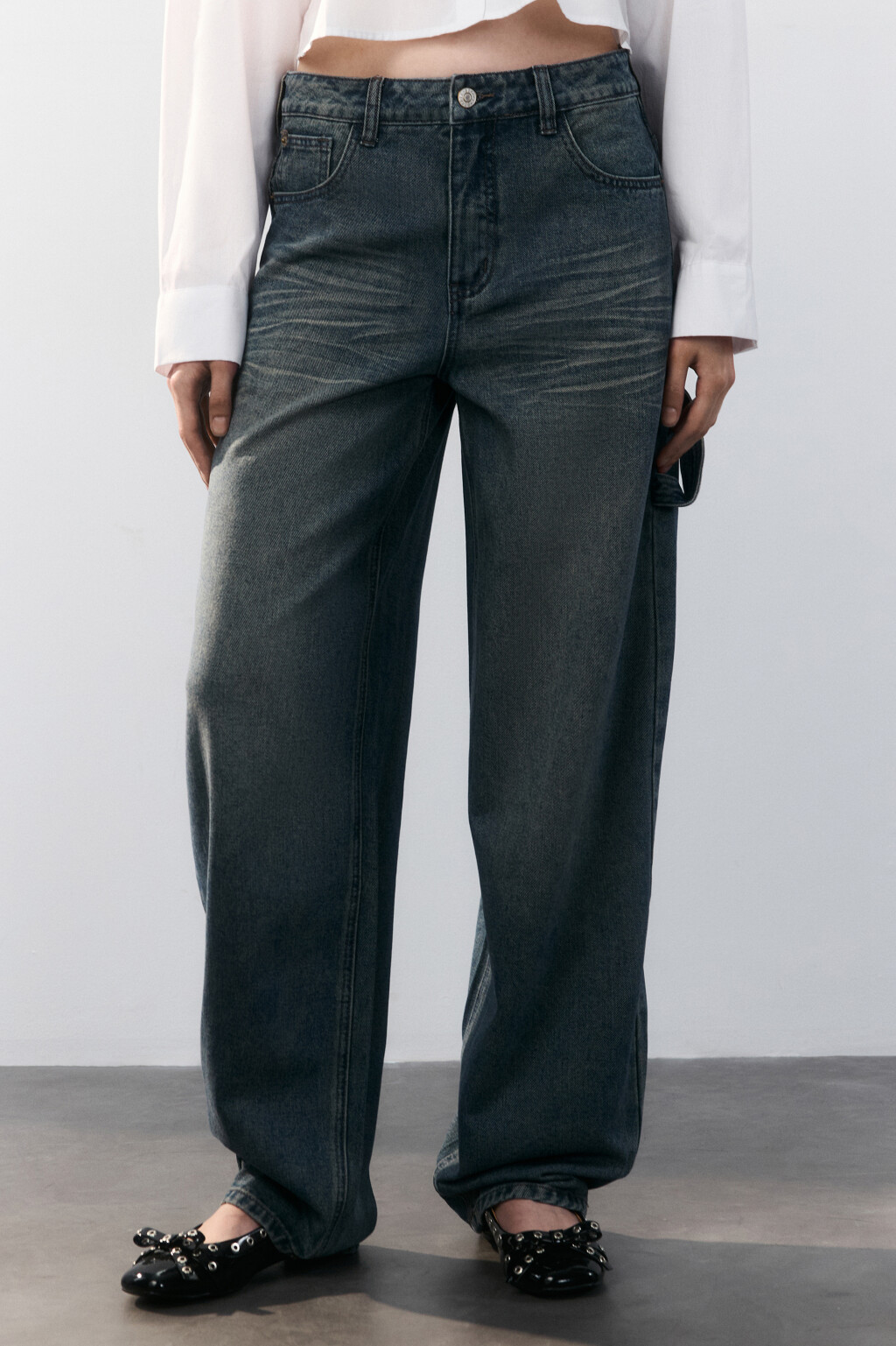 Джинсы широкие с декоративной петлей - цвет темный тинт - 2