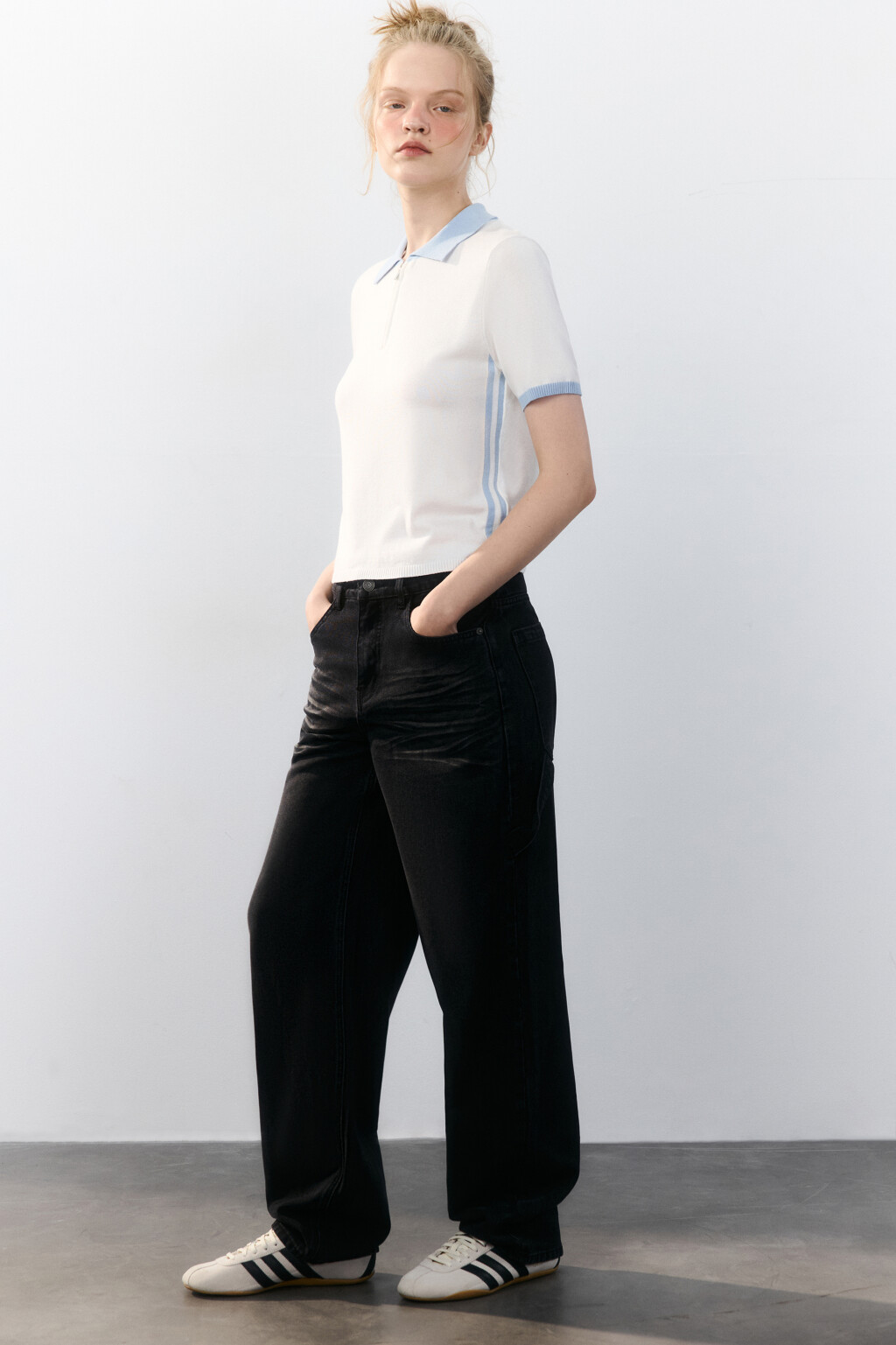 Джинсы широкие с декоративной петлей - цвет черный - 1