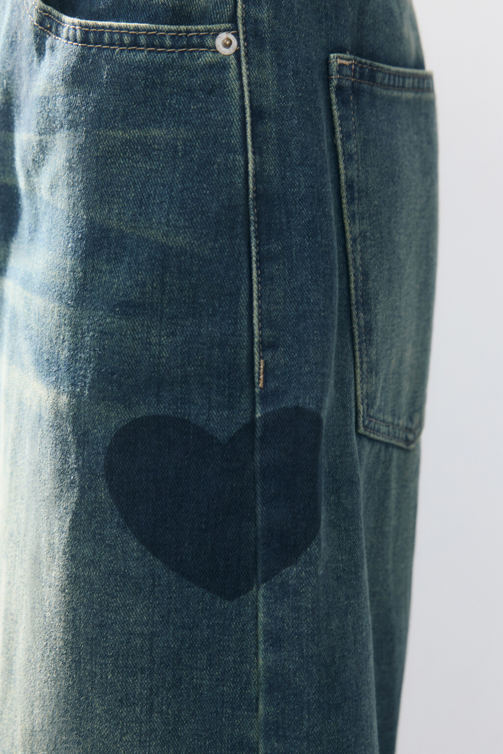 Джинсы baggy fit с сердечками - цвет темный тинт - 7