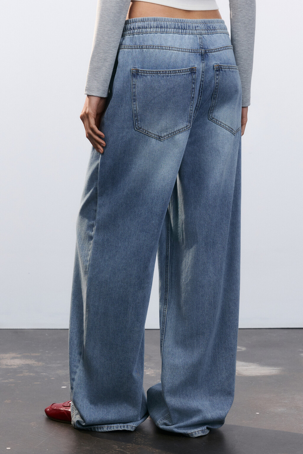 Джинсы baggy fit с эластичным поясом и шнурком - цвет голубой - 4