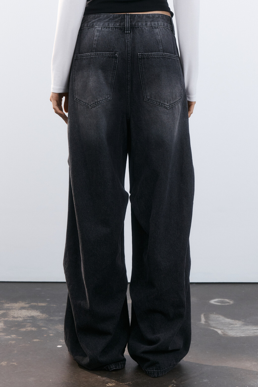 Джинсы baggy со складками и шнурком - цвет серый - 3