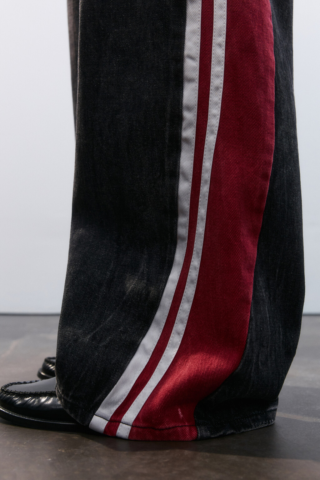 Джинсы baggy fit с лампасами - цвет серый - 6