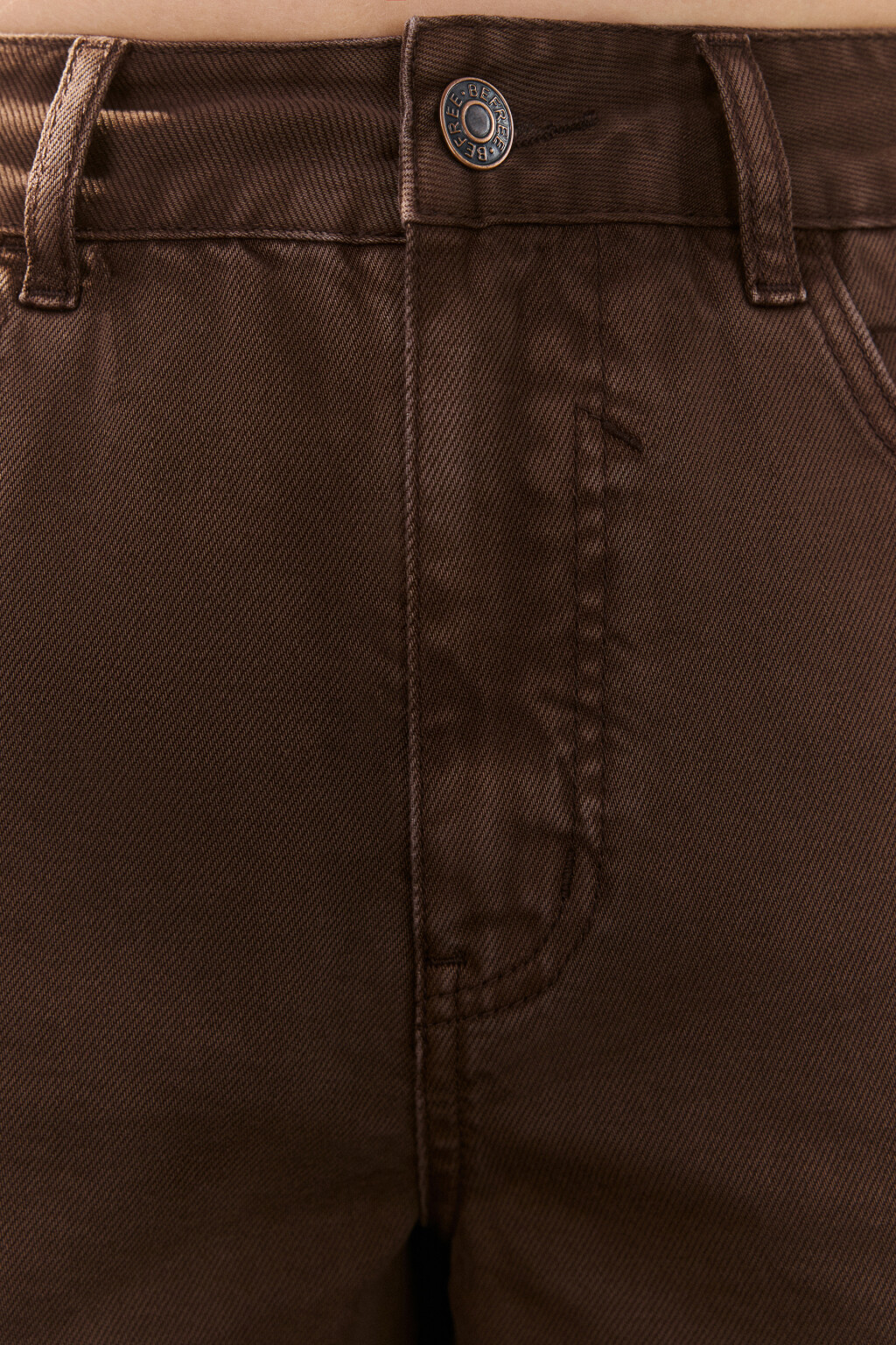 Шорты джинсовые с открытыми срезами - цвет коричневый - 5