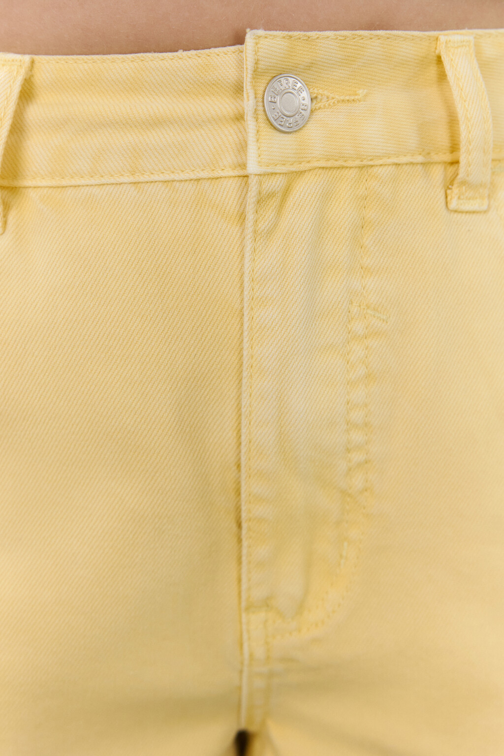 Шорты джинсовые с открытыми срезами - цвет желтый - 5