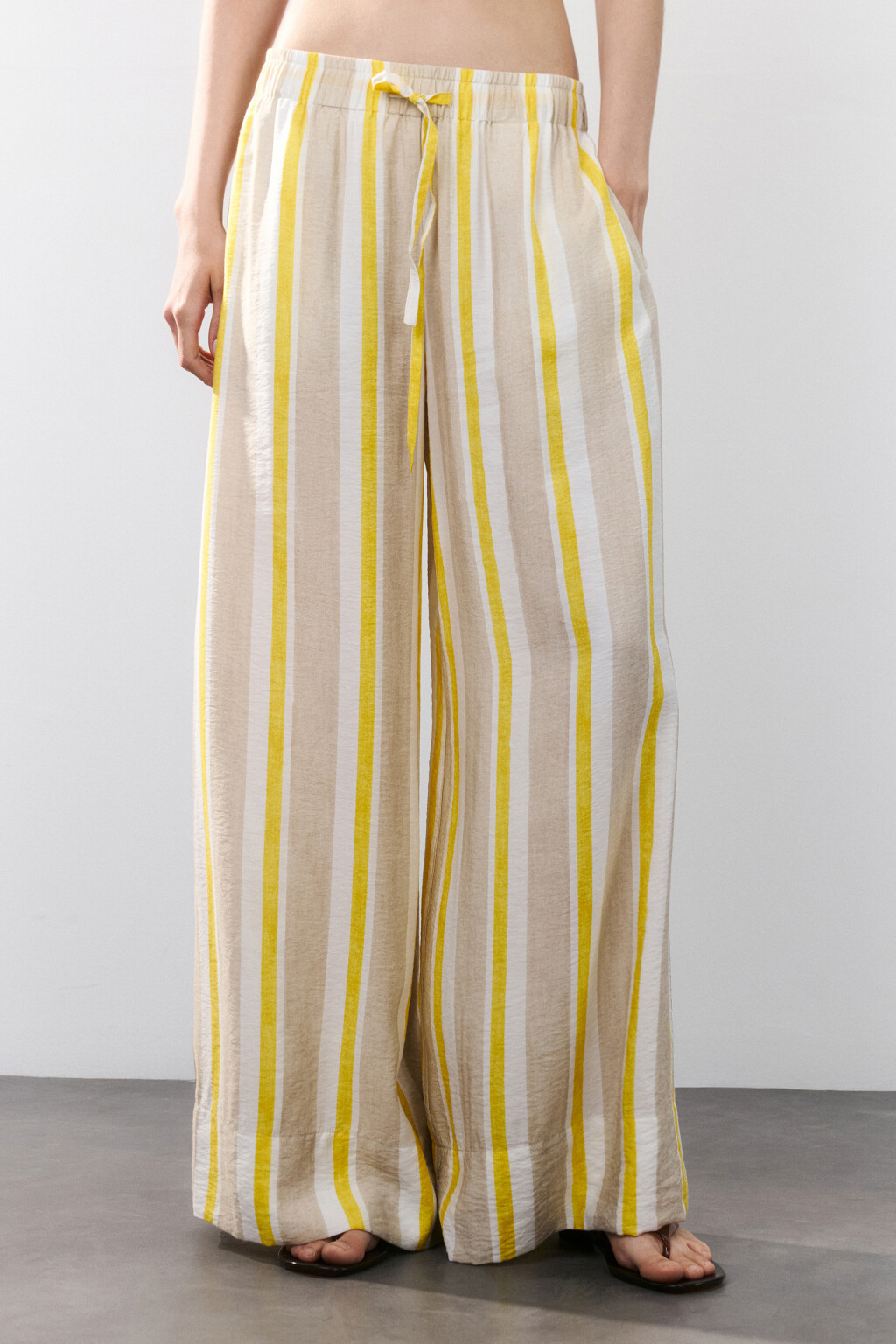 Брюки широкие из вискозы с принтом - цвет бежевый - 2