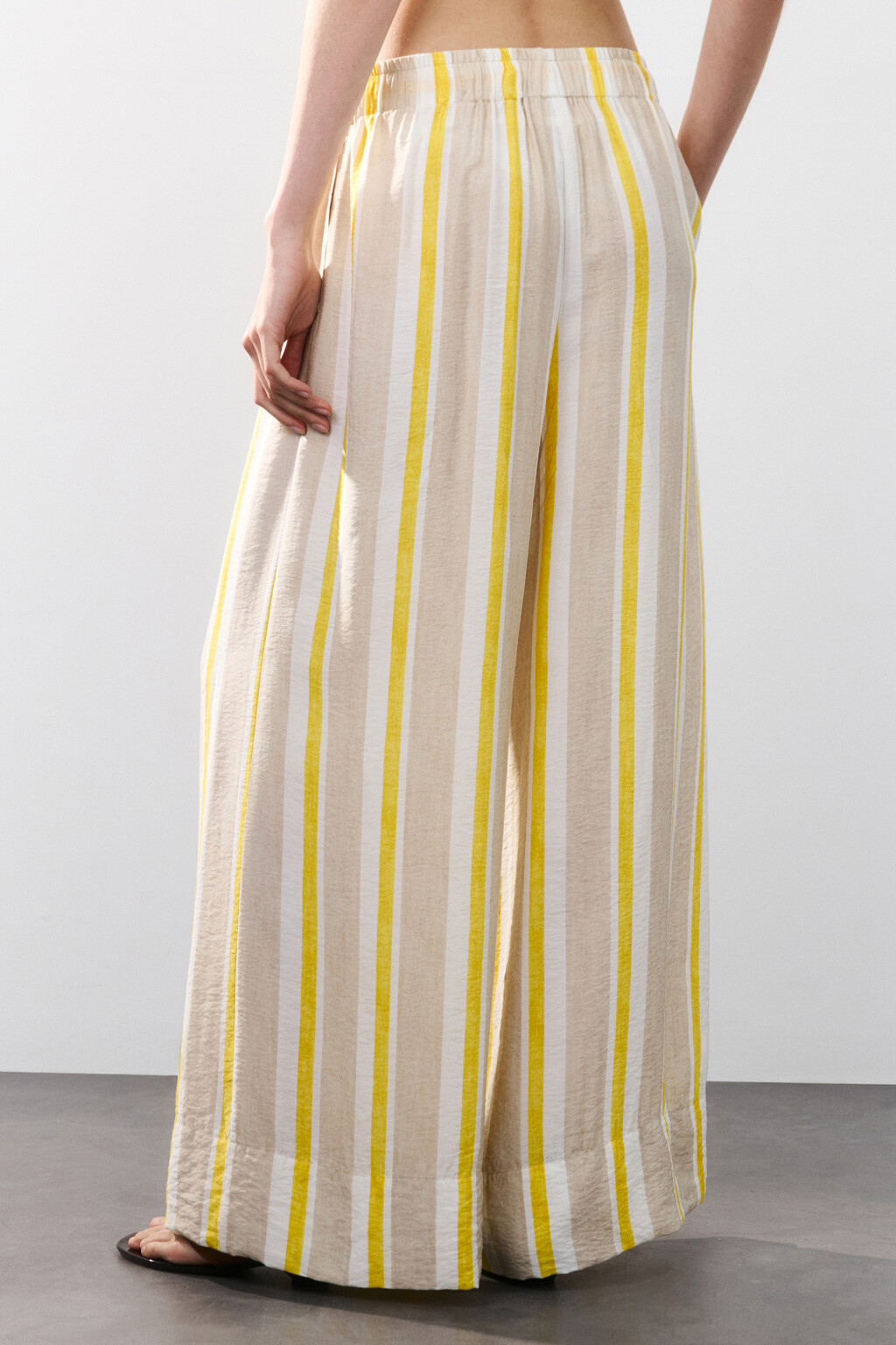 Брюки широкие из вискозы с принтом - цвет бежевый - 3