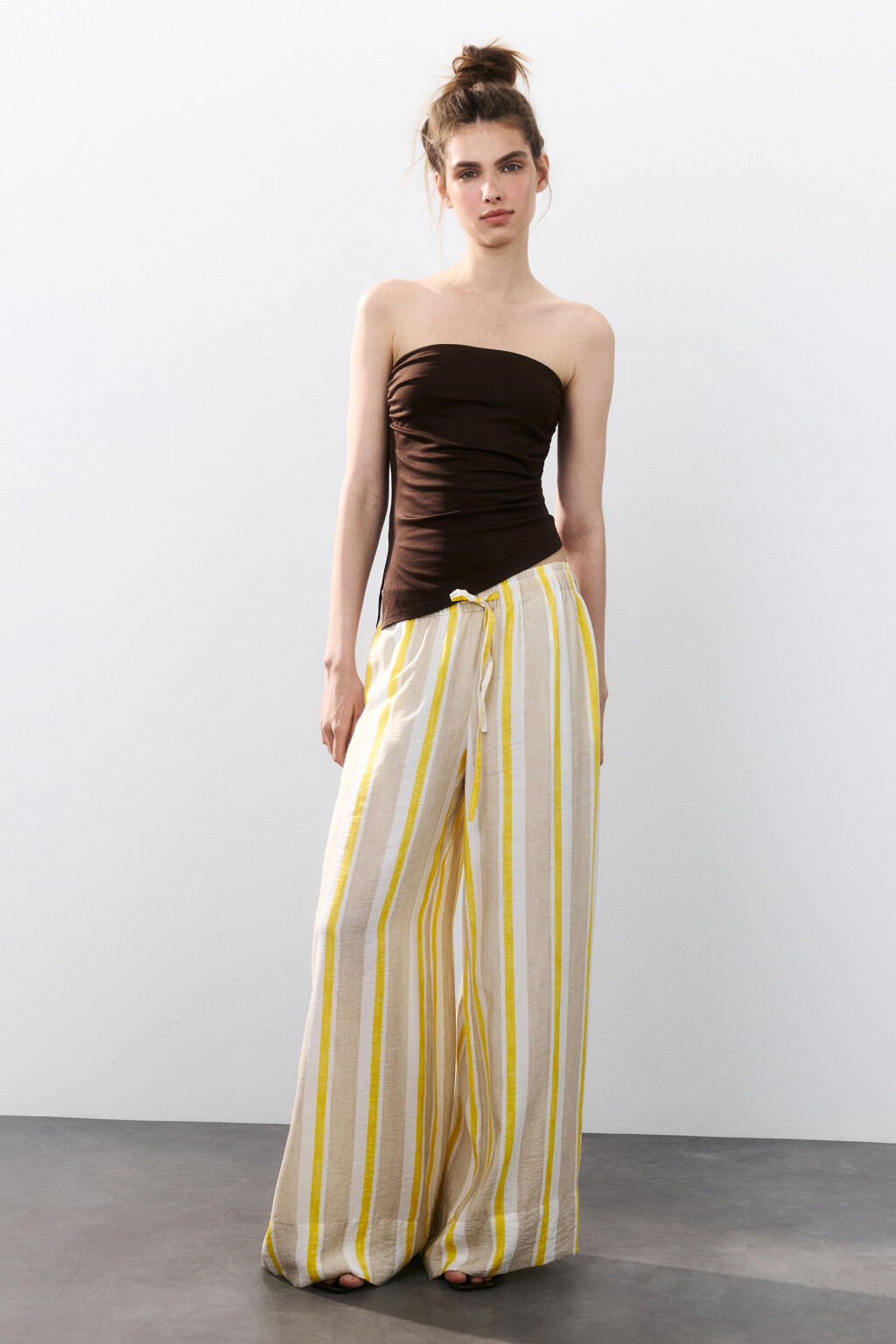 Брюки широкие из вискозы с принтом - цвет бежевый - 4