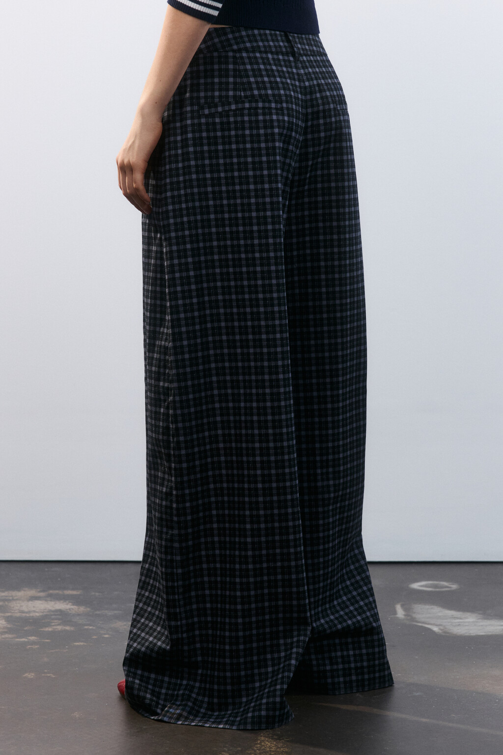 Брюки широкие хлопковые в клетку - цвет черный - 3