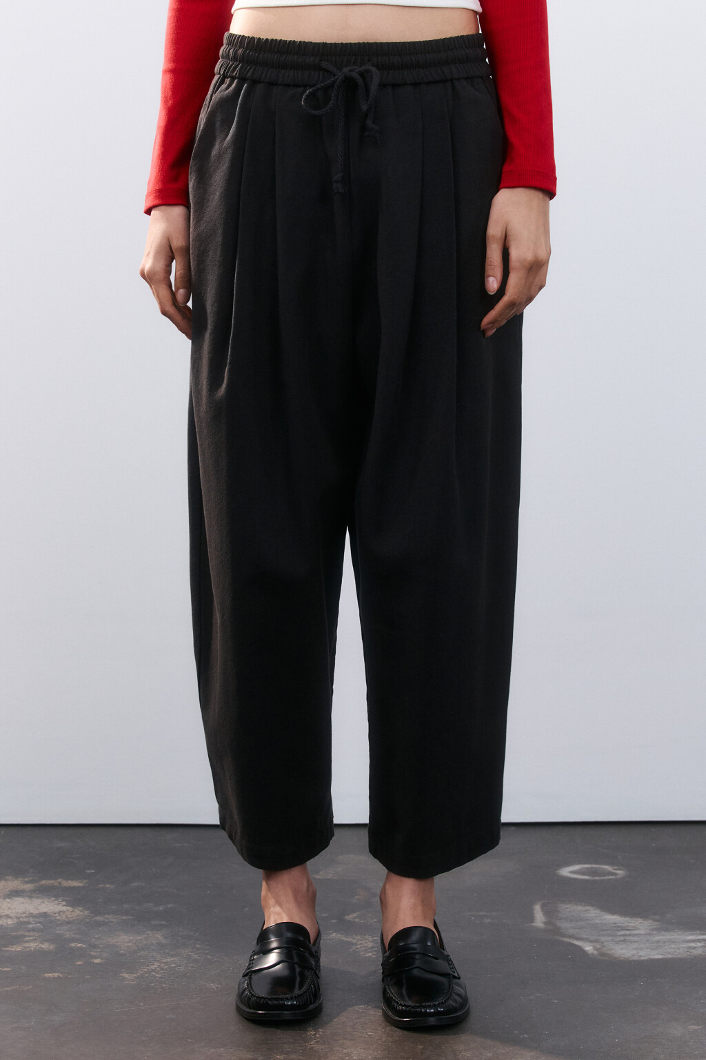 Брюки широкие на завязках - цвет черный - 2