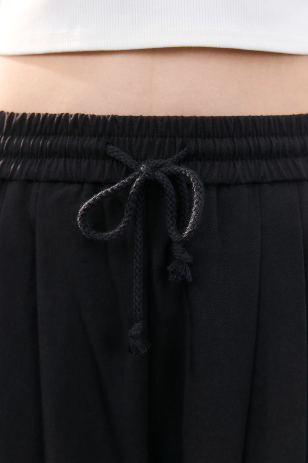 Брюки широкие на завязках - цвет черный - 5