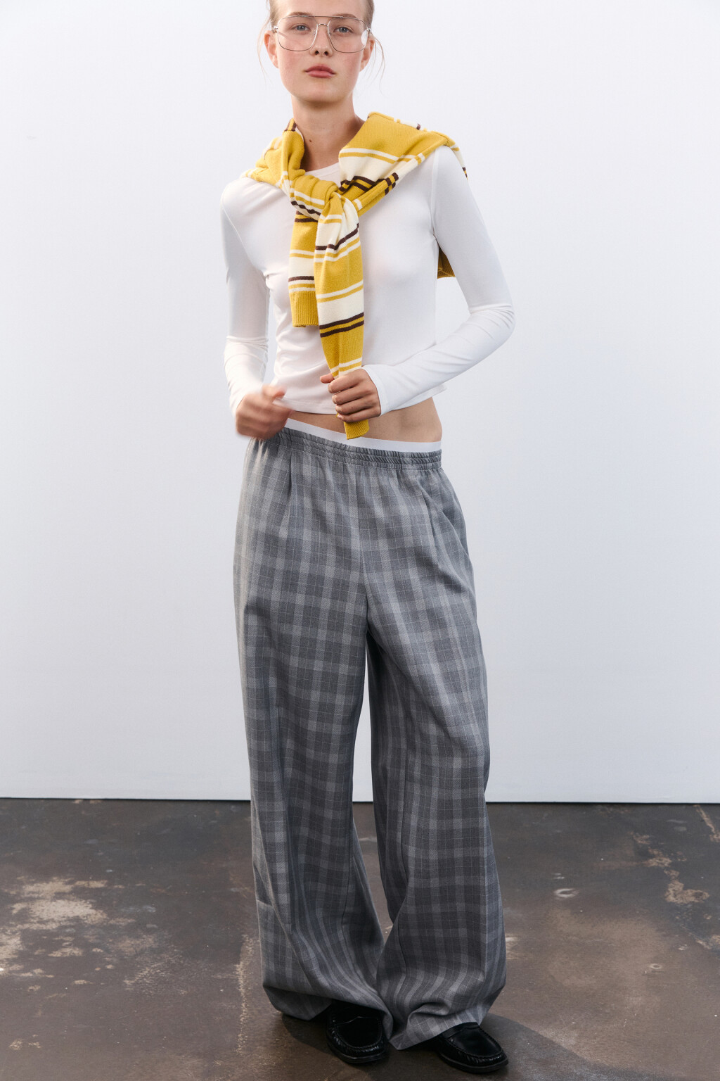 Брюки в клетку с бельевым поясом - цвет серый - 1