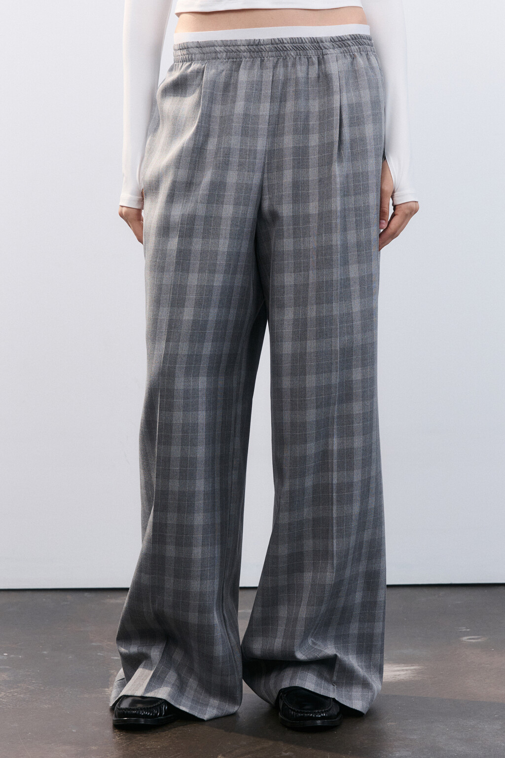 Брюки в клетку с бельевым поясом - цвет серый - 2