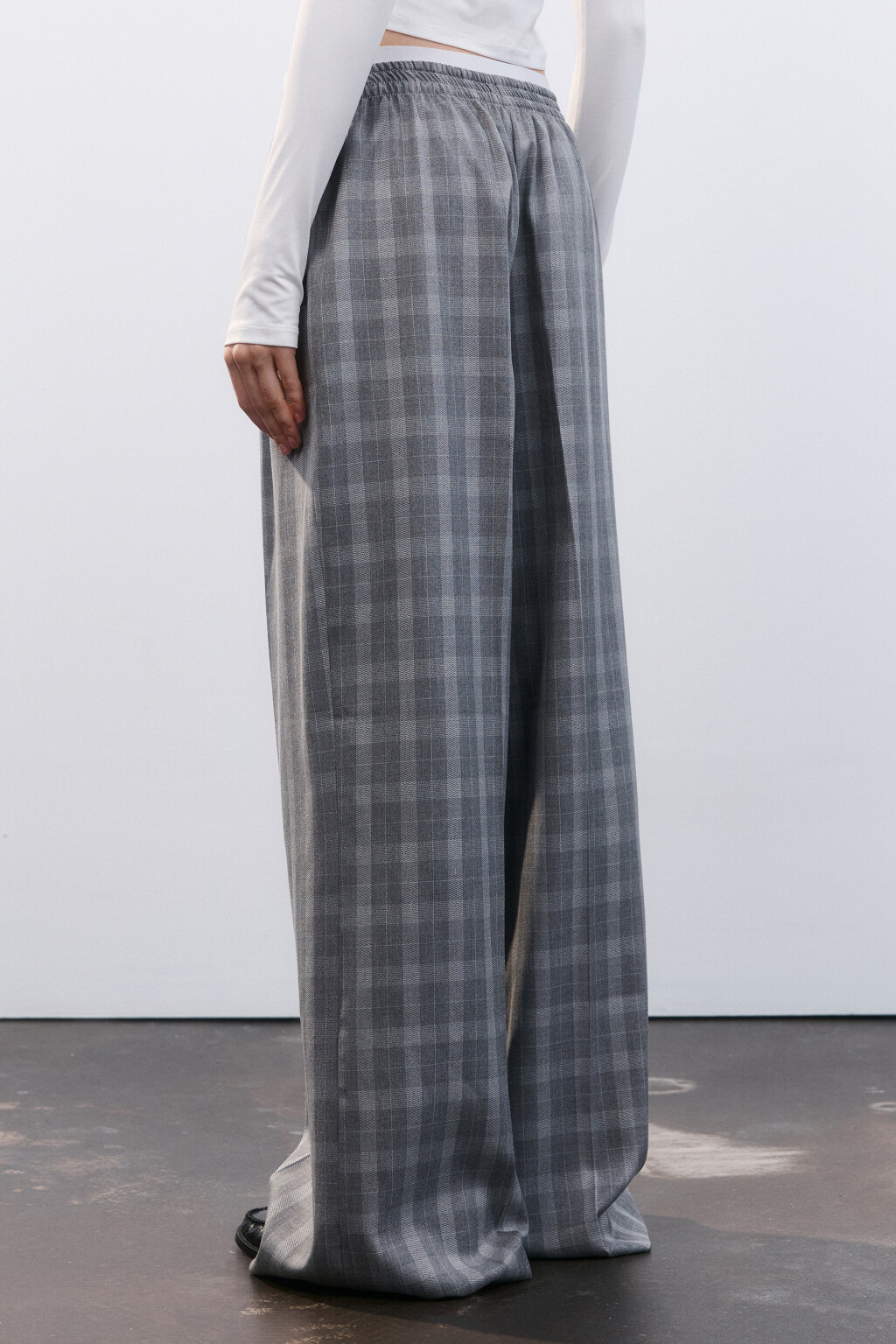 Брюки в клетку с бельевым поясом - цвет серый - 3