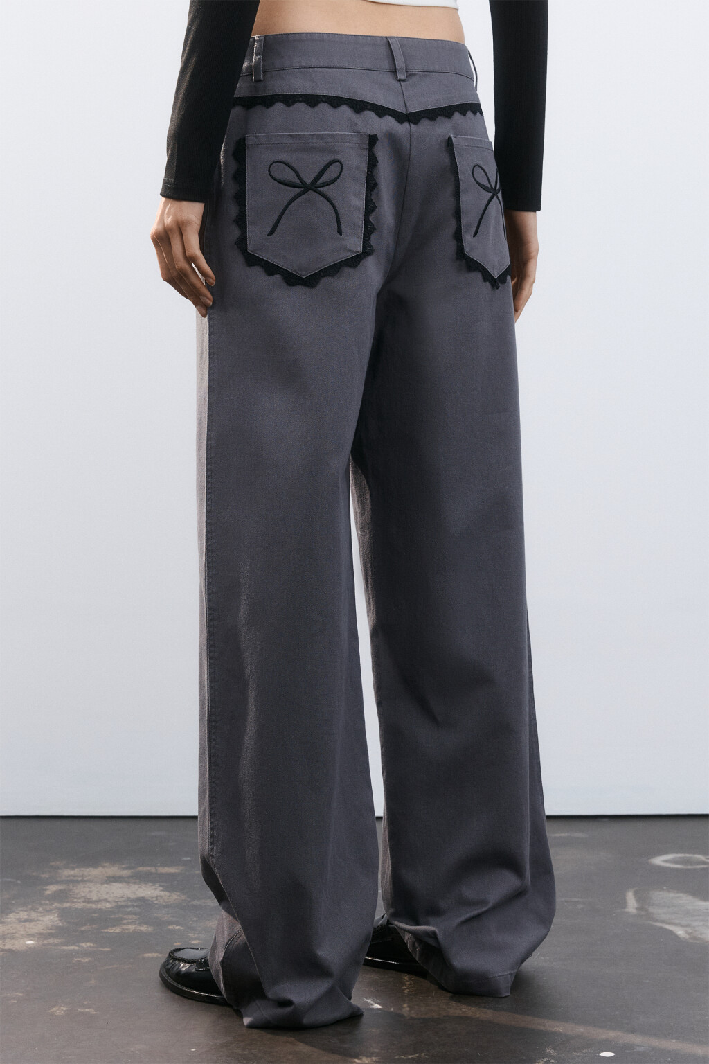 Брюки хлопковые с кружевом - цвет серый - 2