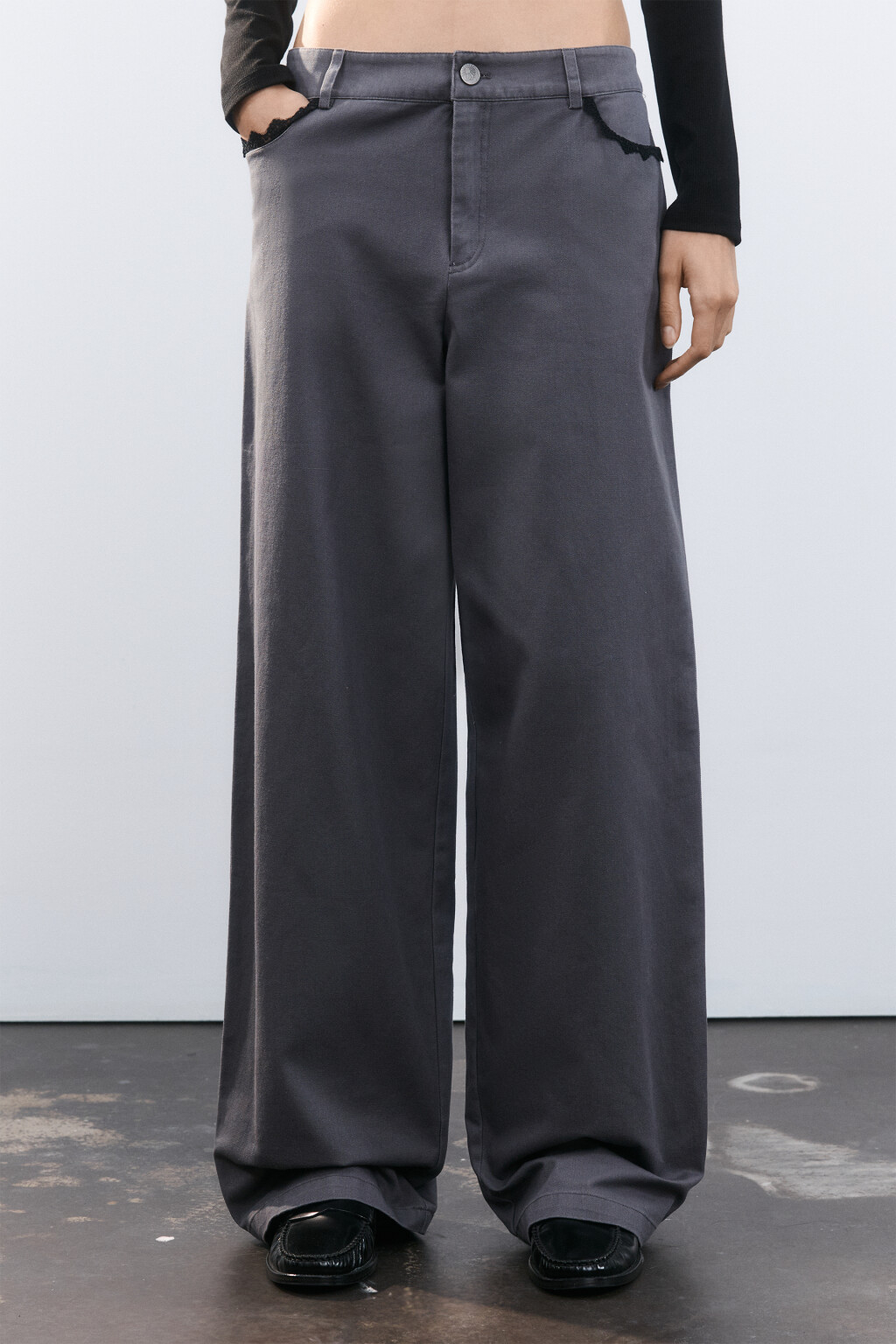 Брюки хлопковые с кружевом - цвет серый - 3