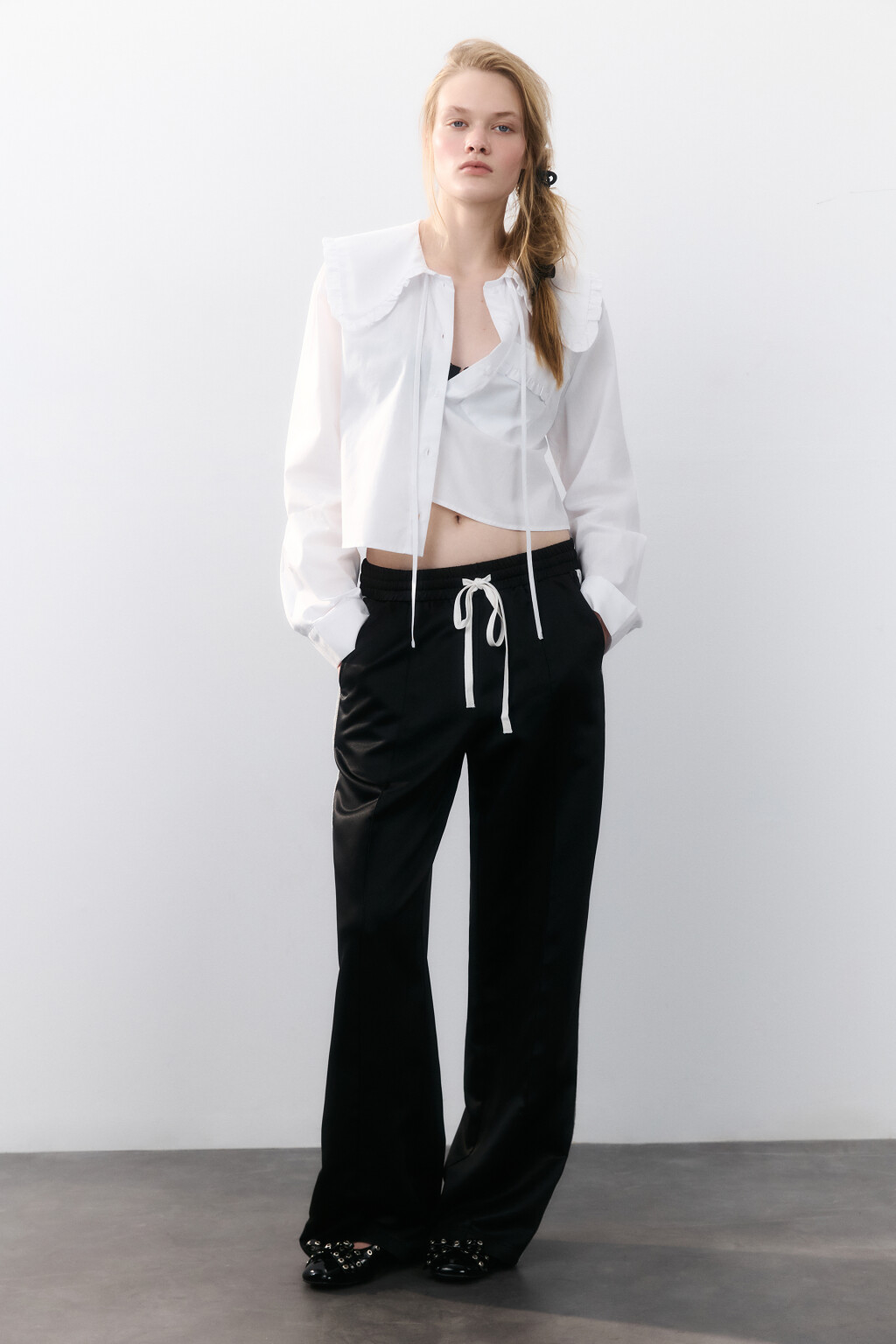 Брюки спортивные с кружевными лампасами - цвет черный - 4