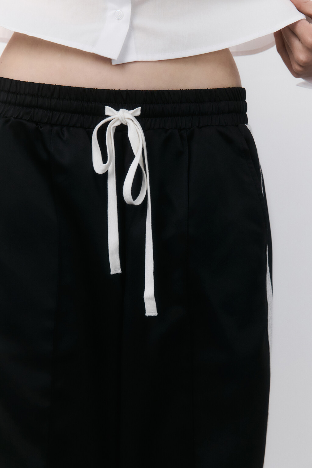 Брюки спортивные с кружевными лампасами - цвет черный - 5