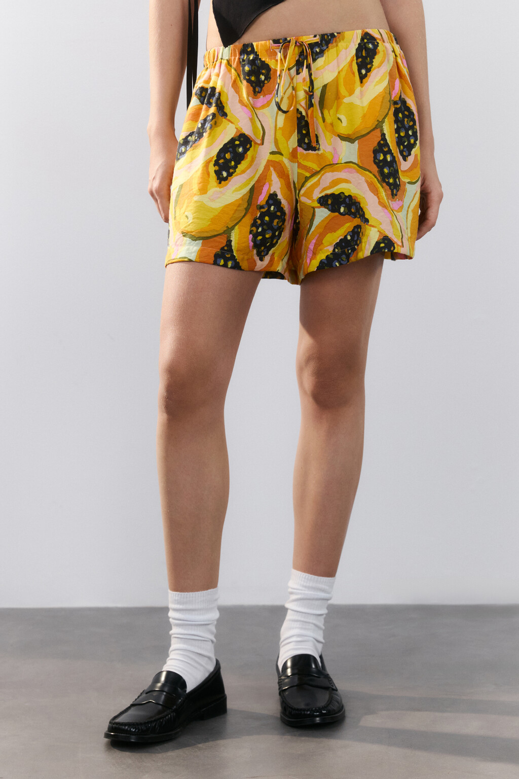 Шорты вискозные с принтом - цвет мультиколор - 3