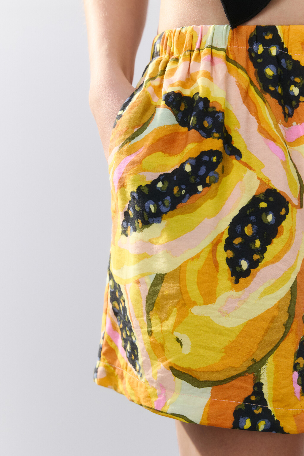 Шорты вискозные с принтом - цвет мультиколор - 8