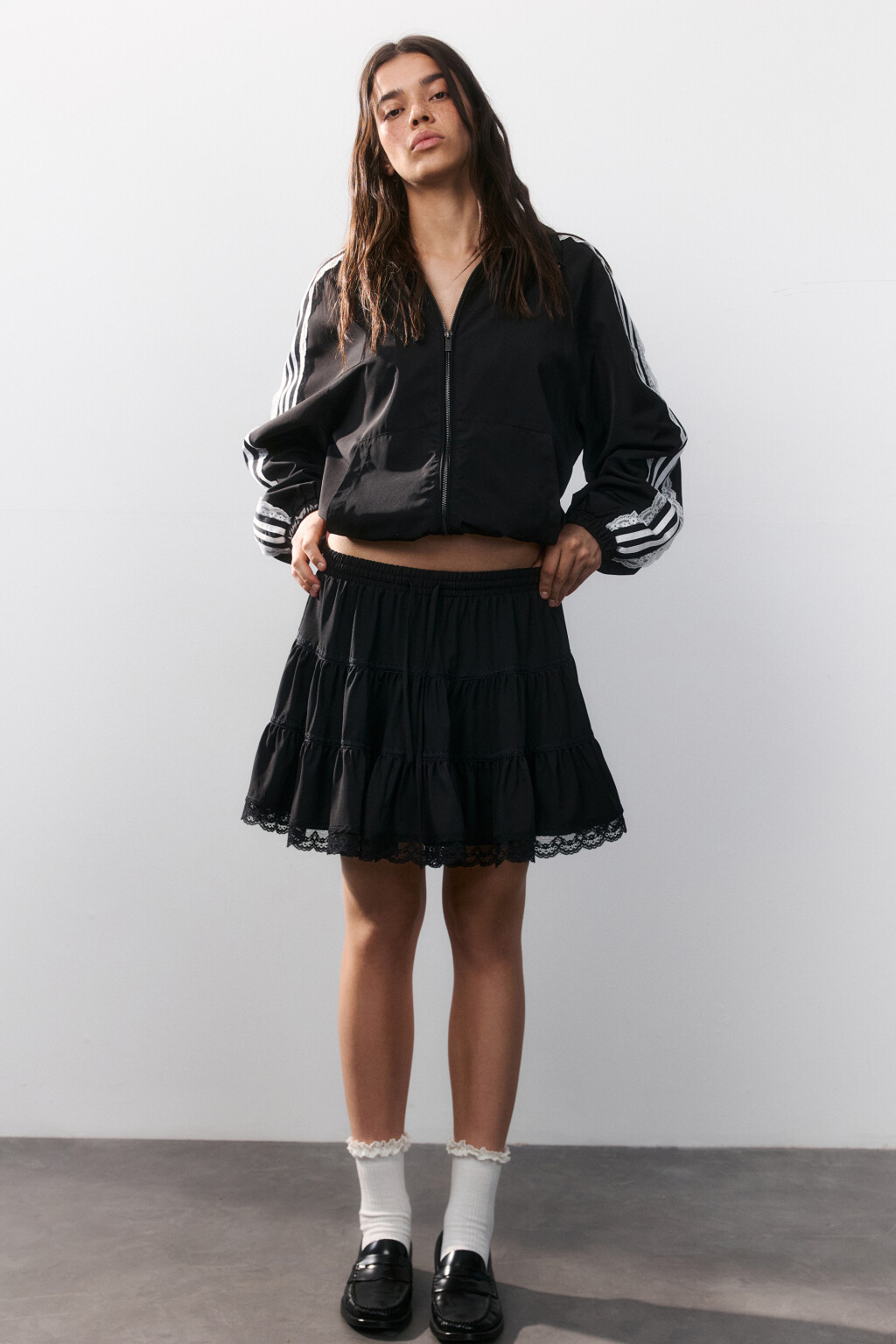 Юбка мини пышная с кружевом - цвет черный - 1