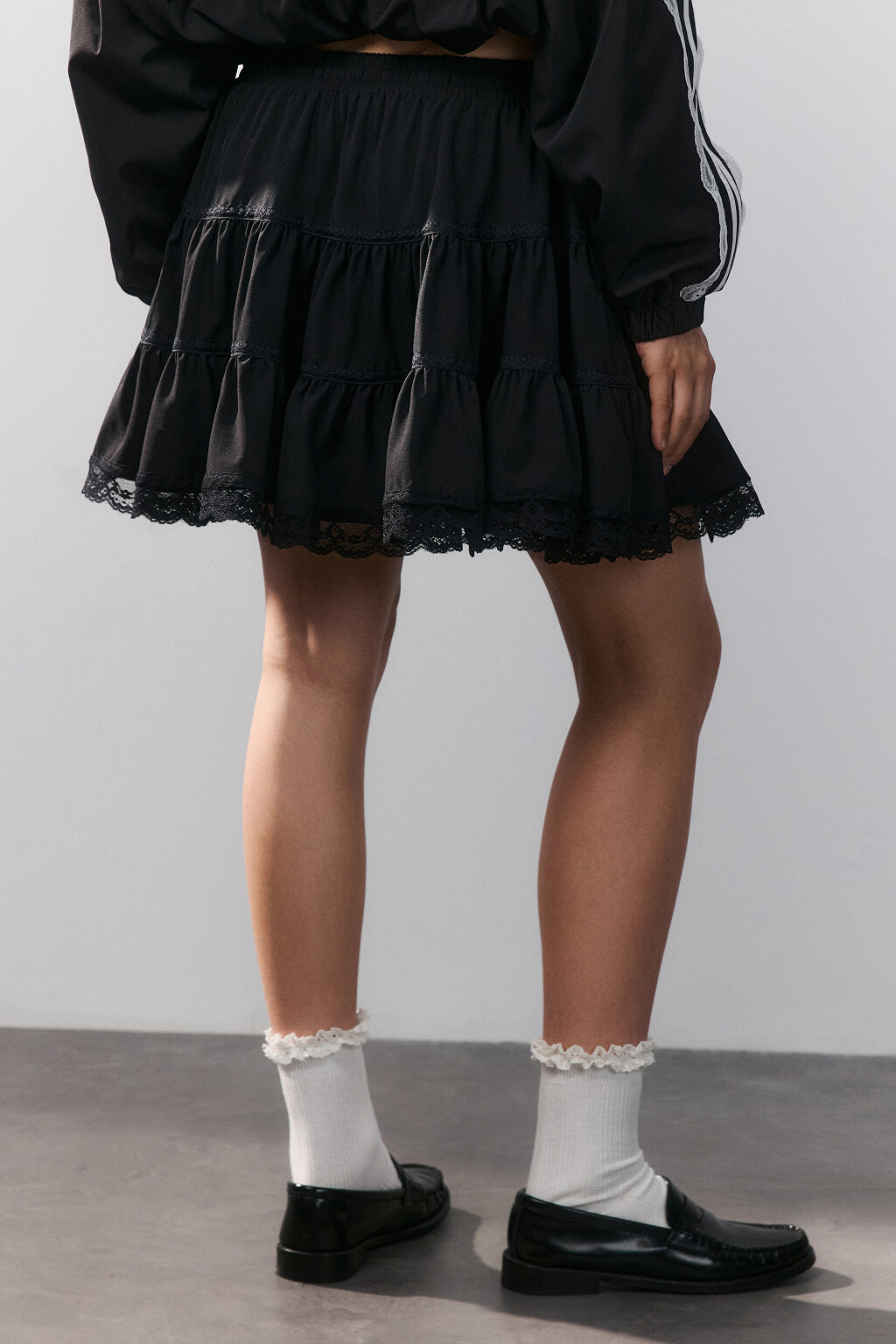 Юбка мини пышная с кружевом - цвет черный - 3