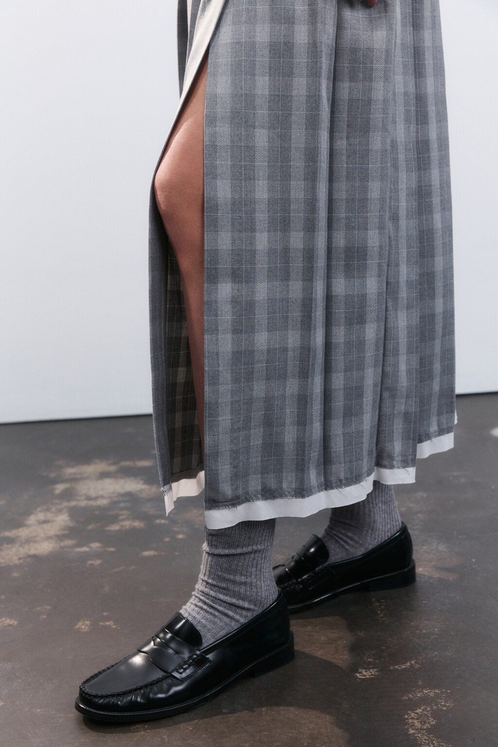 Юбка миди клетчатая в складку - цвет серый - 7