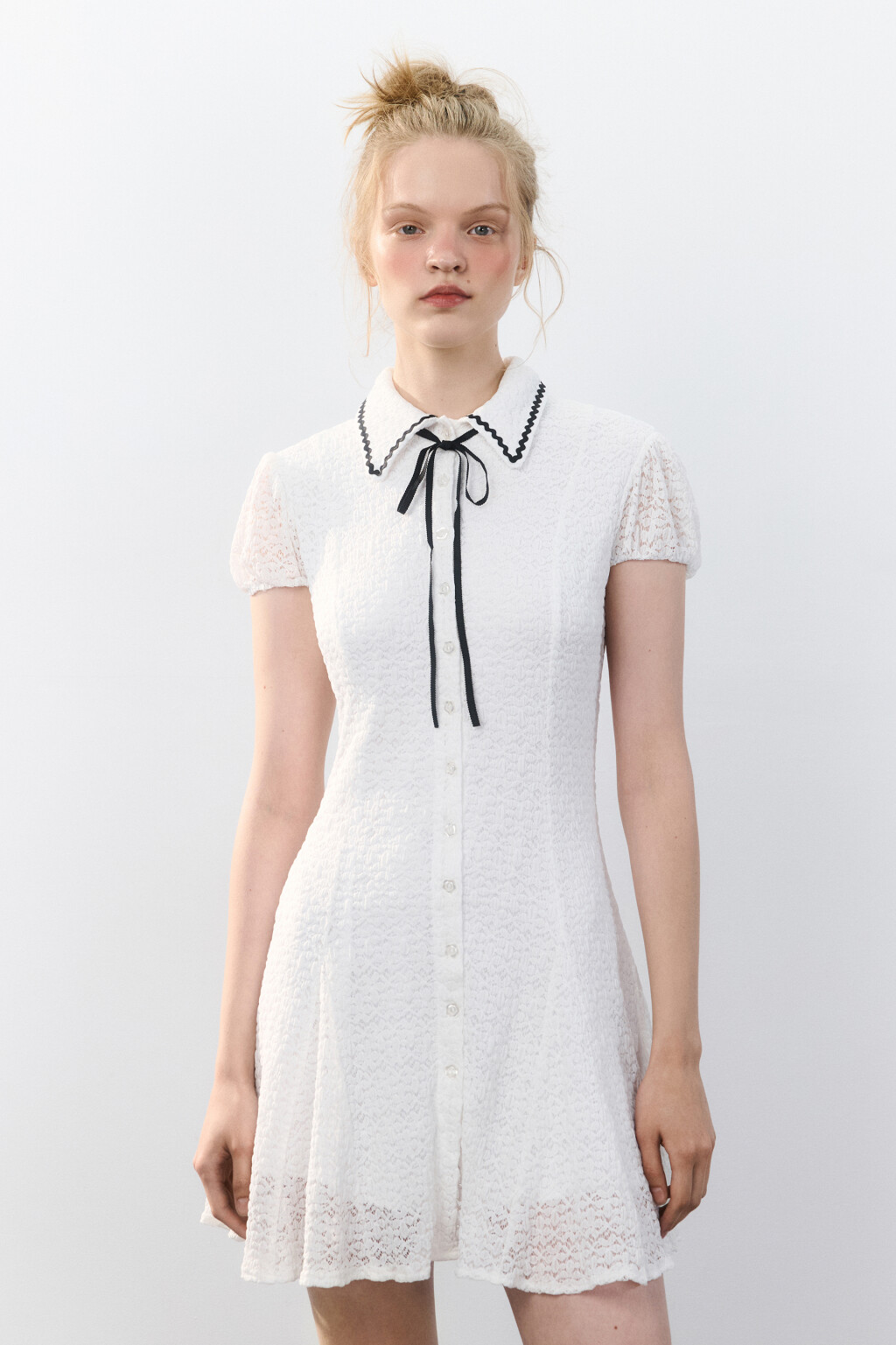 Платье мини ажурное с воротником - цвет молочный - 2