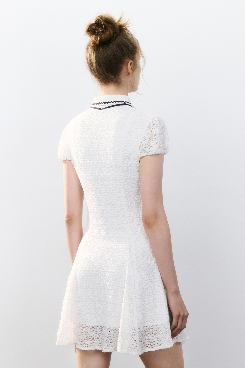 Платье мини ажурное с воротником - цвет молочный - 3