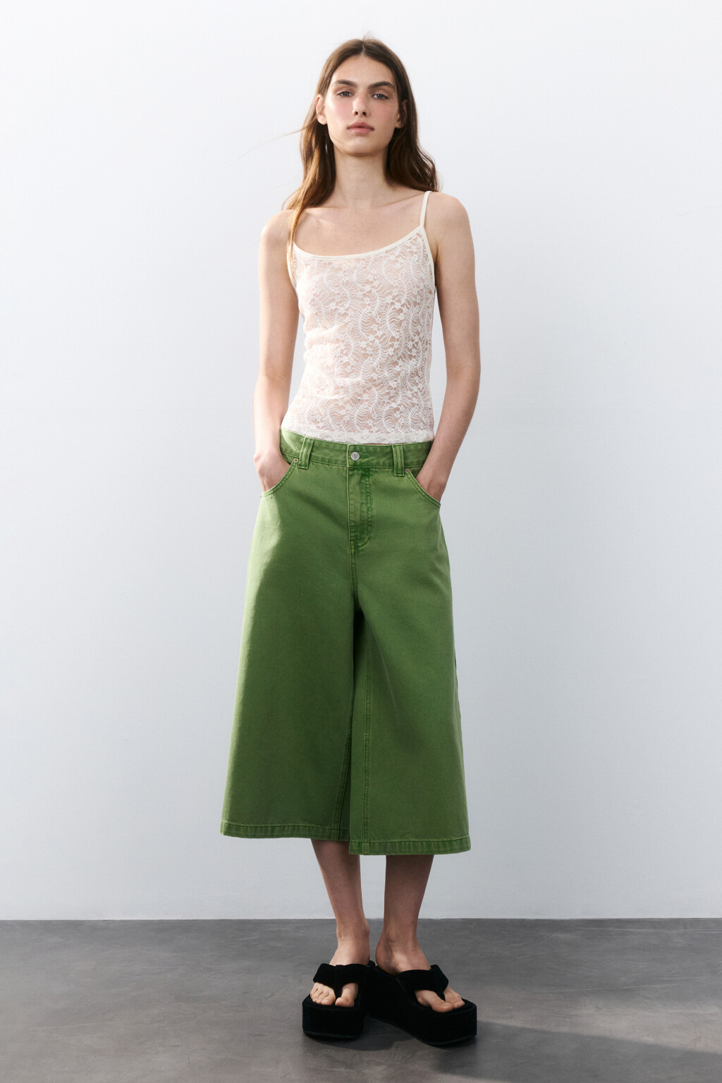 Майка ажурная на тонких бретельках - цвет белый - 4