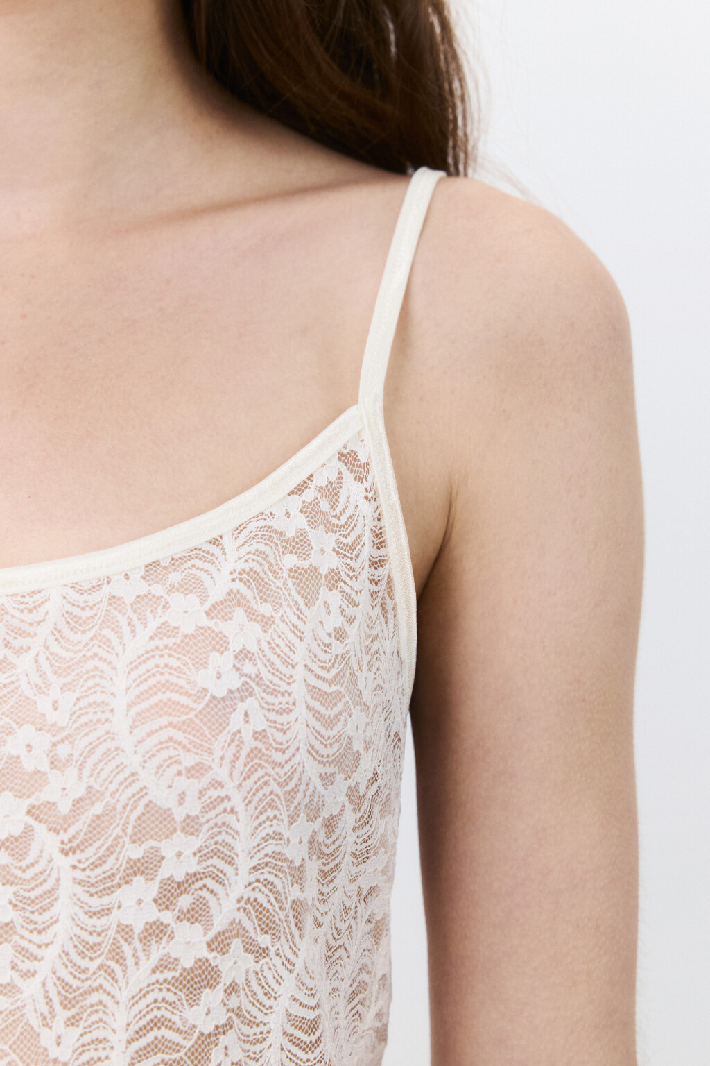 Майка ажурная на тонких бретельках - цвет белый - 6