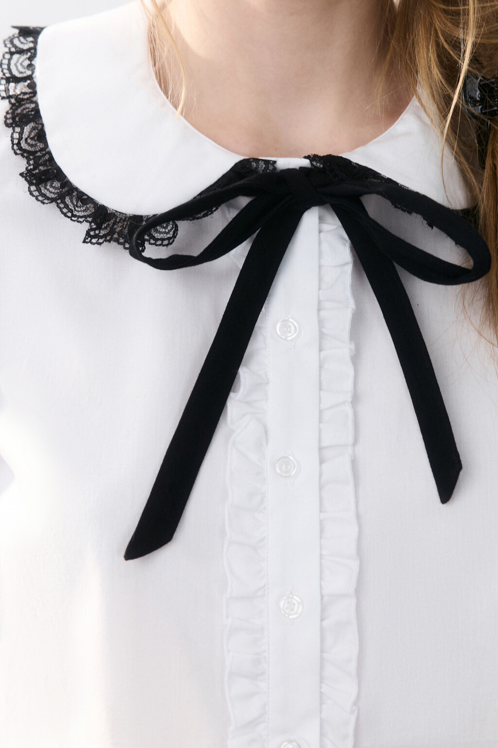 Блузка с ажурным воротником на завязках - цвет белый - 5