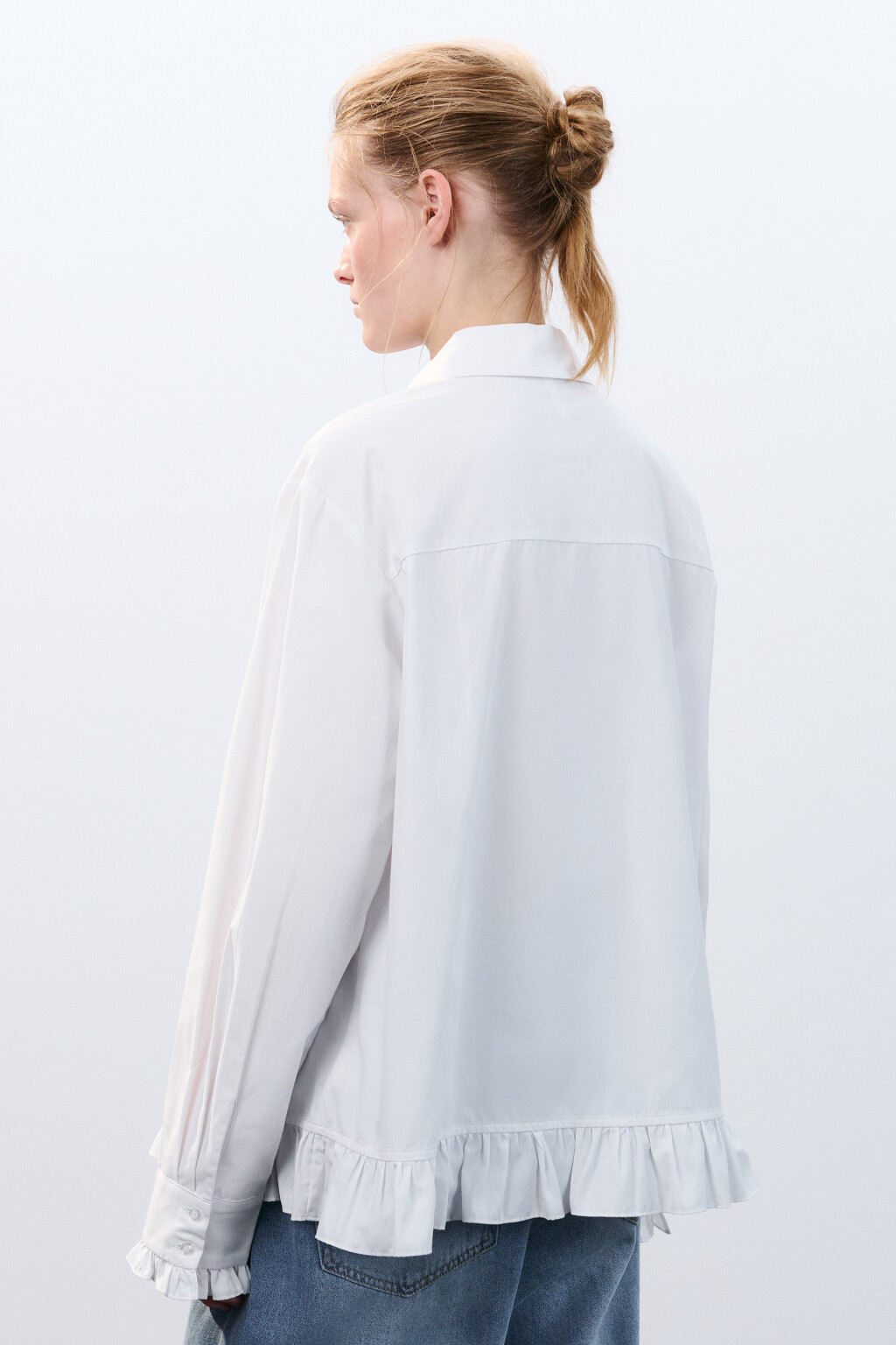 Блузка-рубашка с оборками - цвет белый - 4