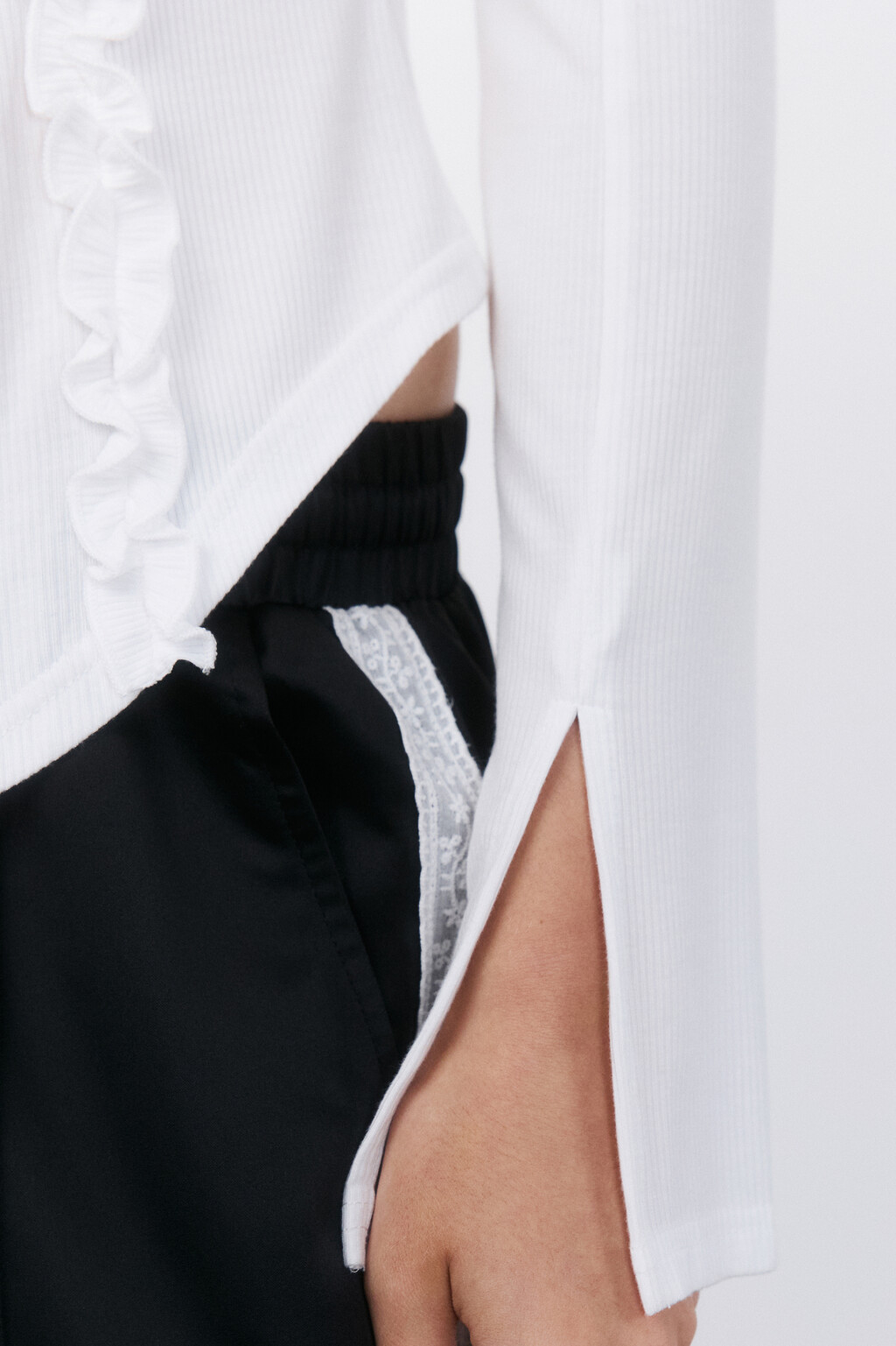 Блузка на завязках с оборками - цвет белый - 6