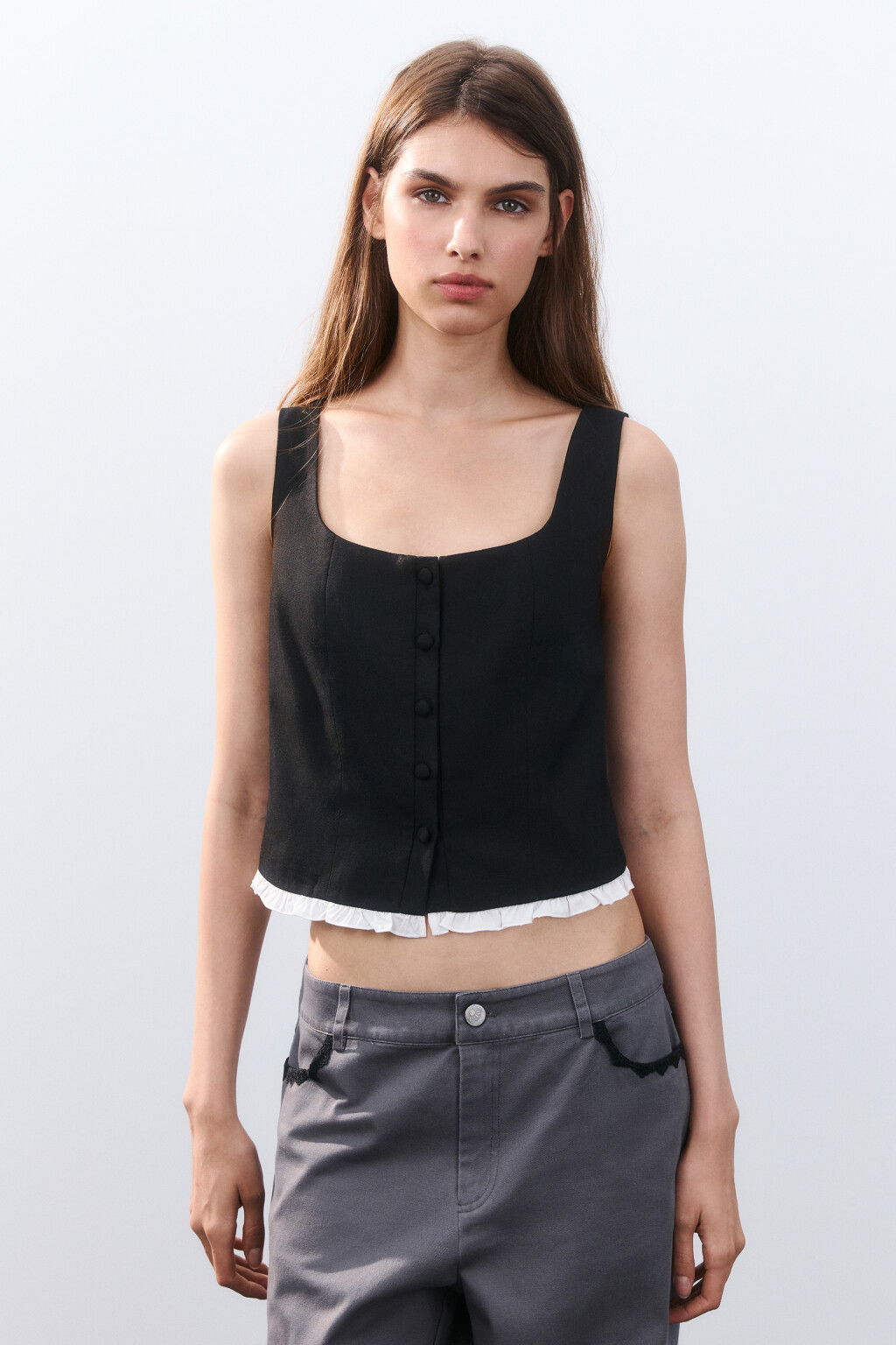 Жилет облегающий с оборками - цвет черный - 2