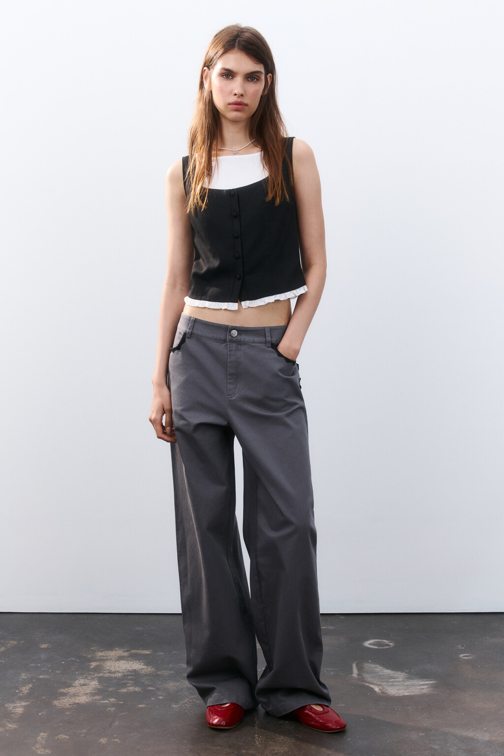 Жилет облегающий с оборками - цвет черный - 4