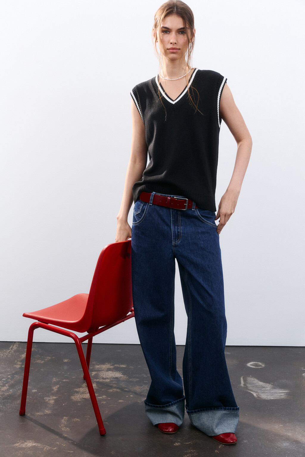 Жилет вязаный с контрастной окантовкой - цвет черный - 1