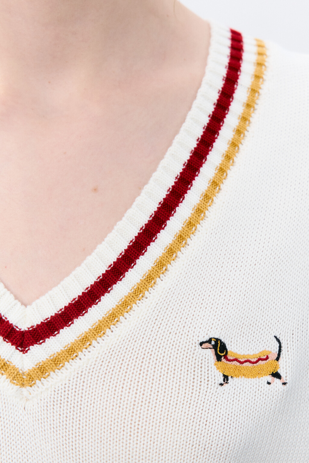 Жилет вязаный с контрастной окантовкой - цвет молочный - 5