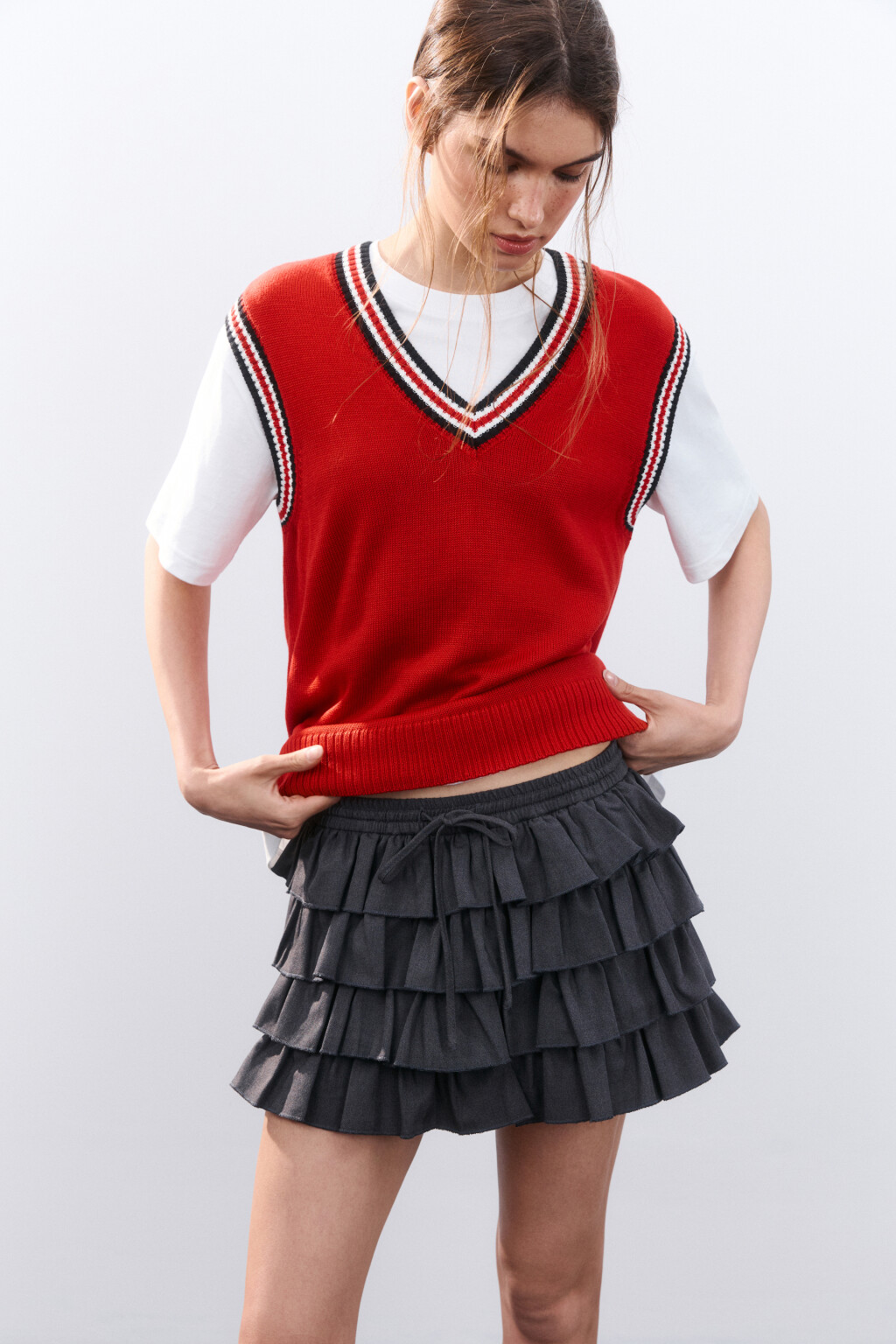 Жилет вязаный с контрастной окантовкой - цвет красный - 1