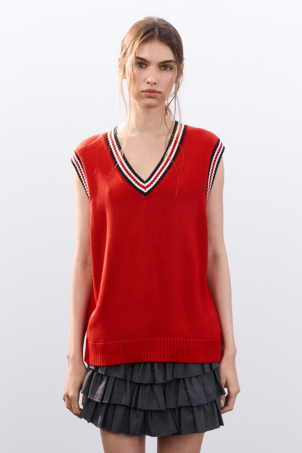 Жилет вязаный с контрастной окантовкой - цвет красный - 2