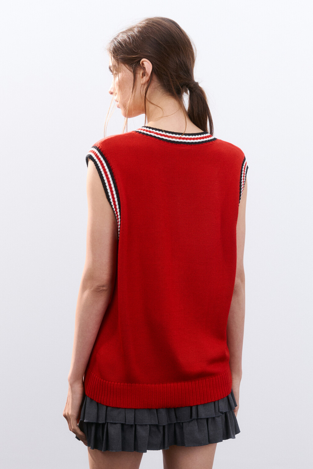 Жилет вязаный с контрастной окантовкой - цвет красный - 3