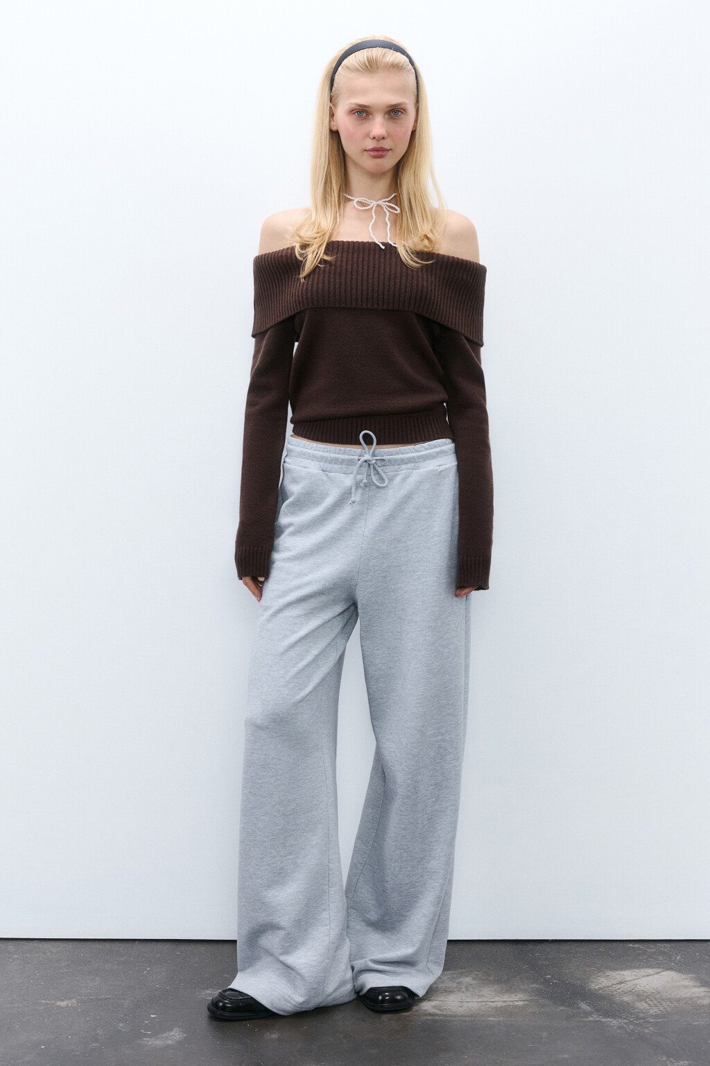 Джемпер вязаный с открытыми плечами - цвет коричневый - 5