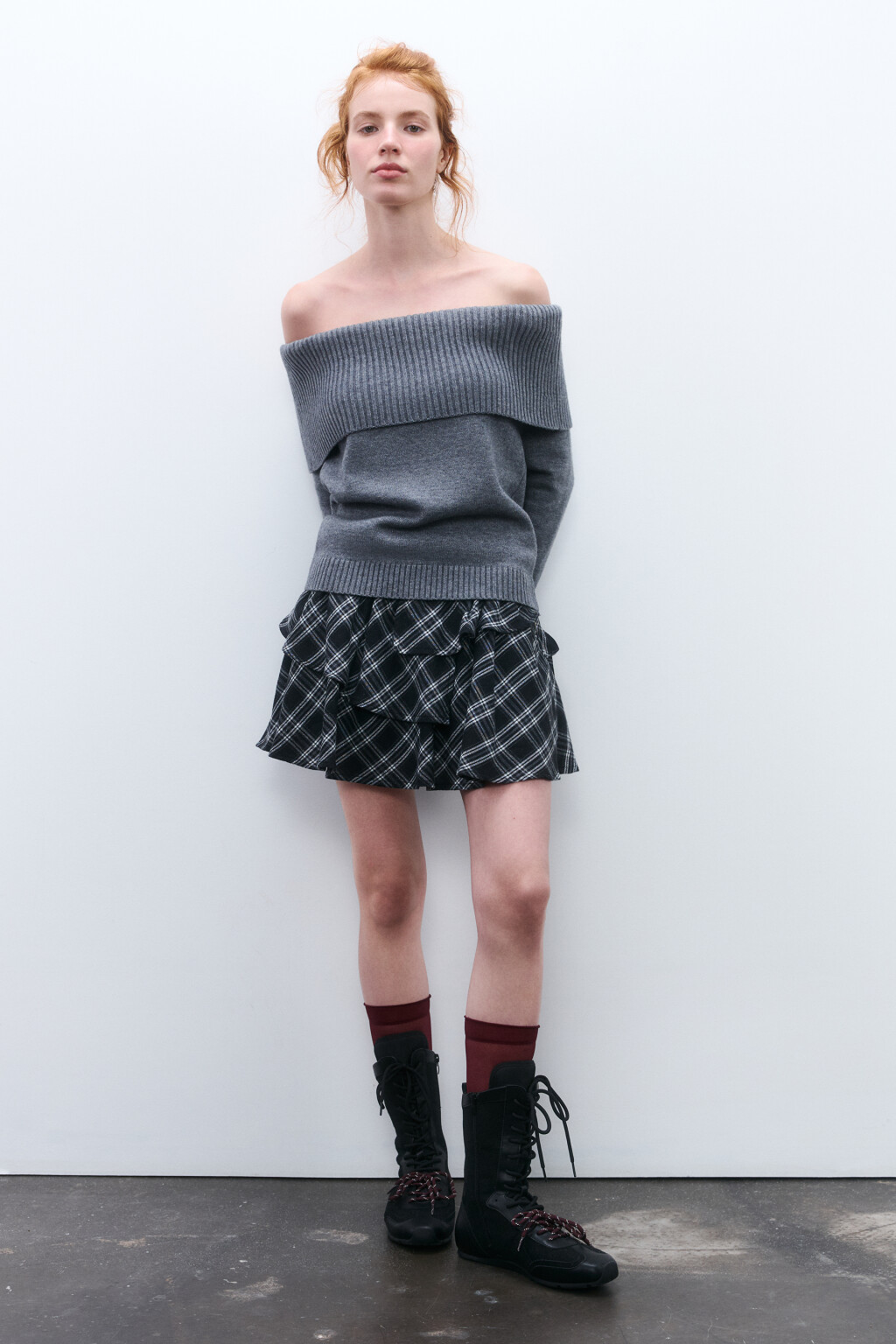 Джемпер вязаный с открытыми плечами - цвет серый - 4